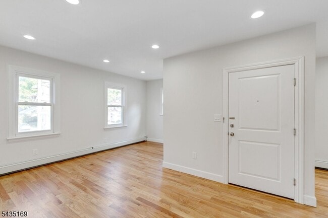 Building Photo - 161 Ashland Ave
