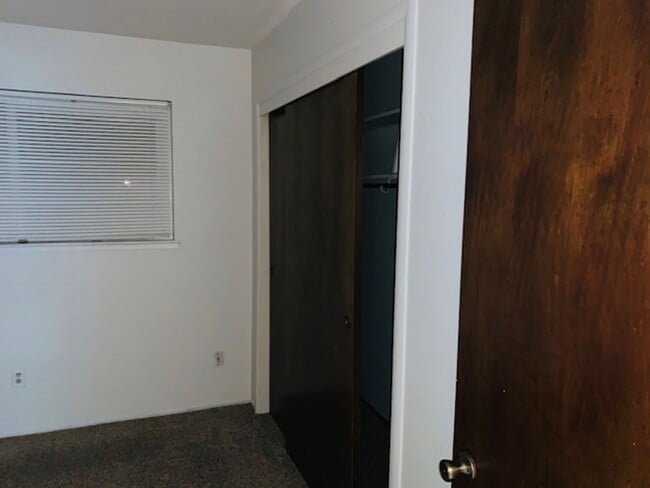 Building Photo - Great Duplex