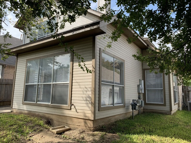 Building Photo - CHARMING 2 STORY IN DESIRED COMMUNITY*OPEN...