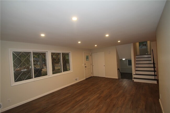 Building Photo - 34 Bright Oaks Dr