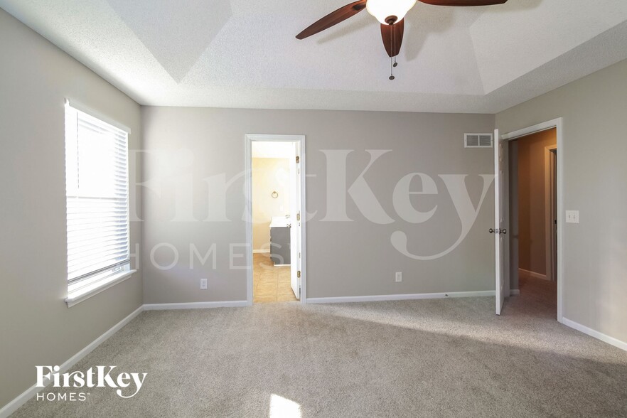 Building Photo - 8000 NE 108th Terrace