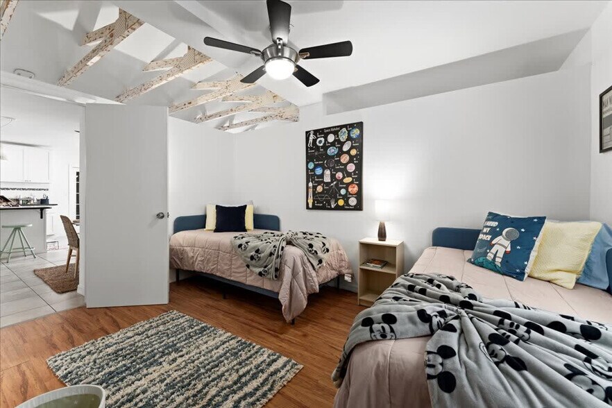 Building Photo - 1345 Bayshore Dr