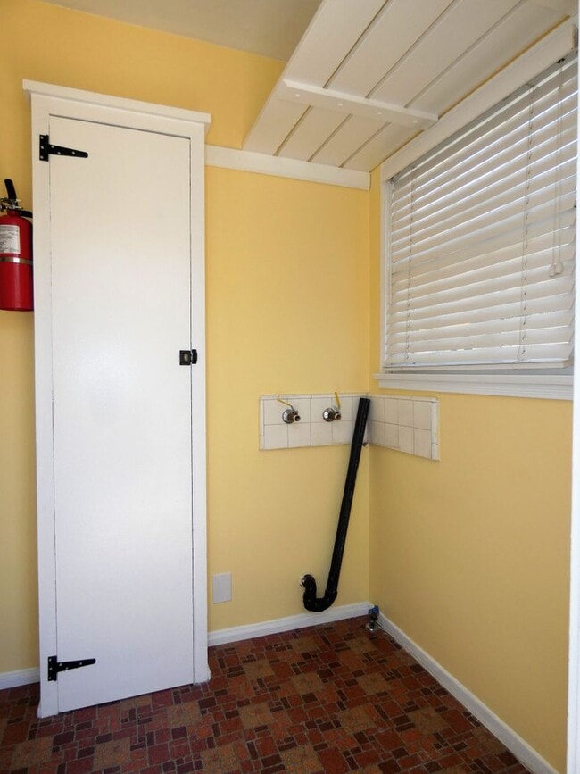 Building Photo - *Available NOW in Whittier!*