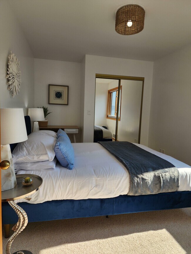 Building Photo - 19118 Soundview Dr NW