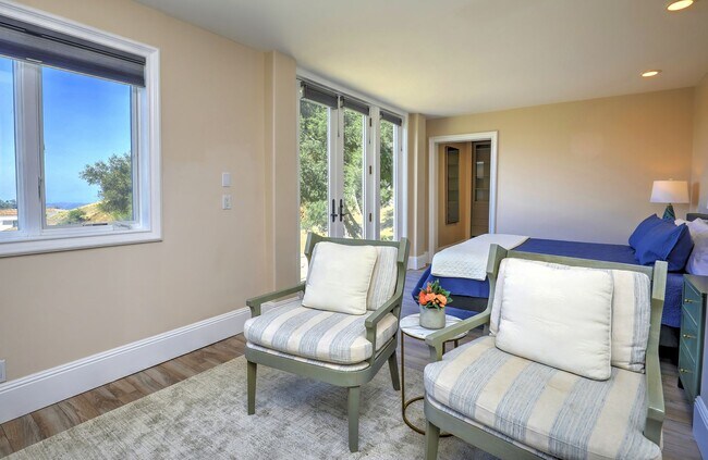 Building Photo - 731 Las Canoas Pl