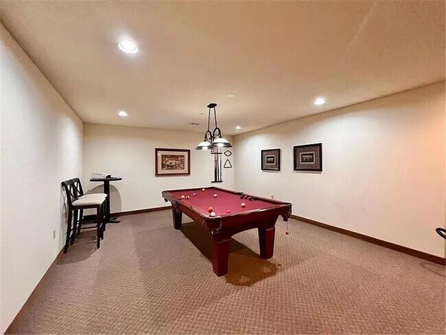 Building Photo - 901 Dominion Dr