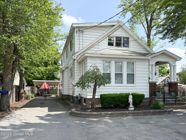 Building Photo - 128 Mariaville Rd