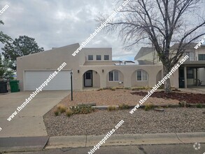 Building Photo - Great 3 bedroom with an office