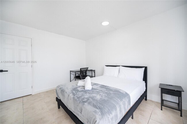 Building Photo - 500 NE 26th St