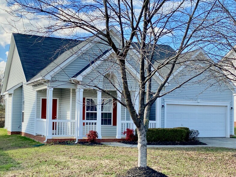 Beautiful home with amazing curb appeal! - 1914 Conifer Cir