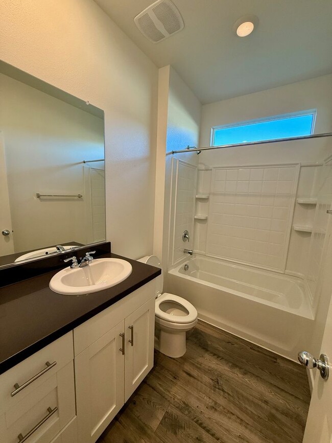 Building Photo - Beautiful 3 bedroom 2 bath w/Pool available in Orland!