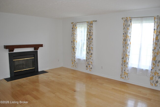 Building Photo - 4118 Hickoryview Dr