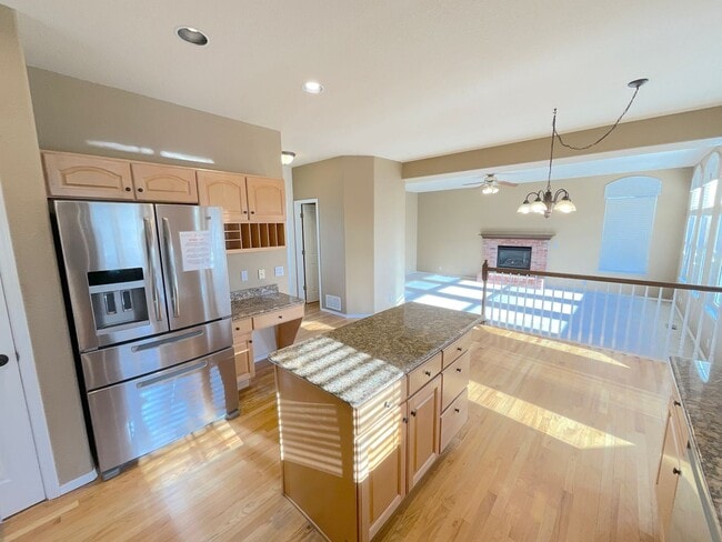 Building Photo - 5 Bedroom Home Available Near Rangewood Dr & Vickers Dr!