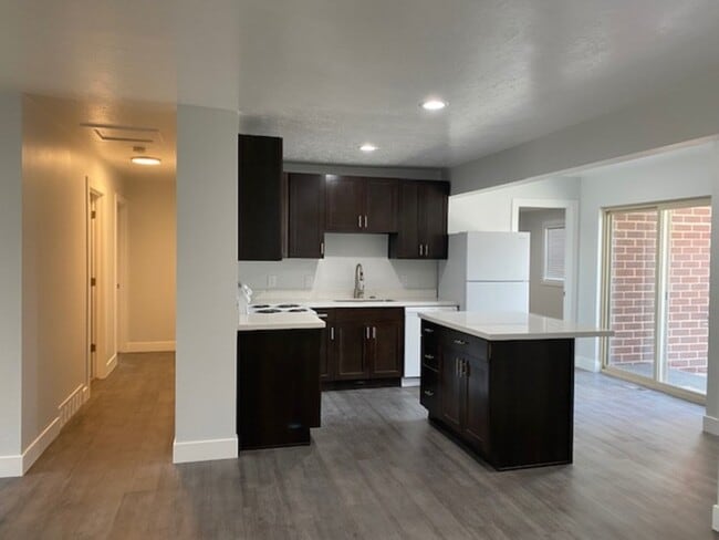 Building Photo - 1163 Buccaneer Dr