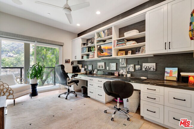 Building Photo - 3859 Rambla Pacifico St