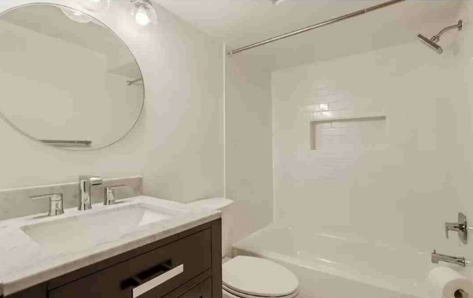 Bathroom - 1038 Lamont St NW