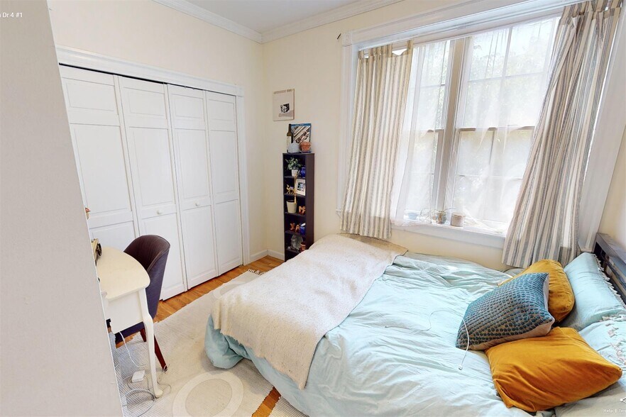 Building Photo - 5 Bishop Allen Dr