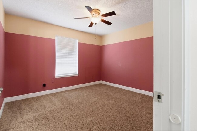 Building Photo - 1249 Northview Dr