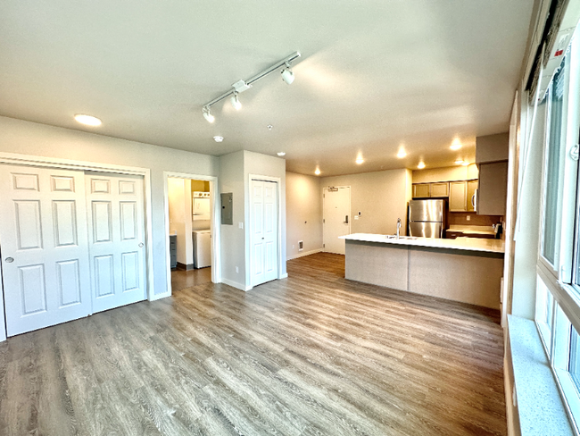 Building Photo - 2330 Yakima Ct