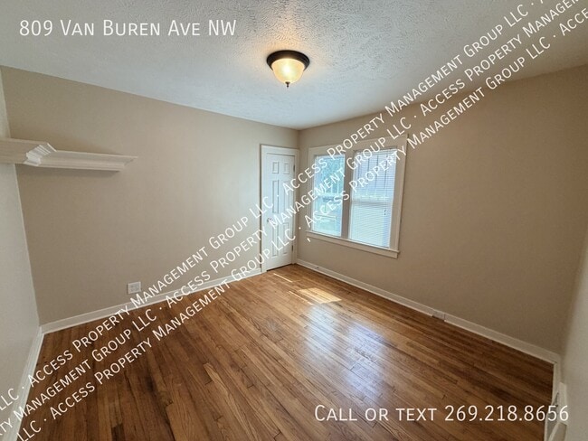 Building Photo - 809 Van Buren Ave NW