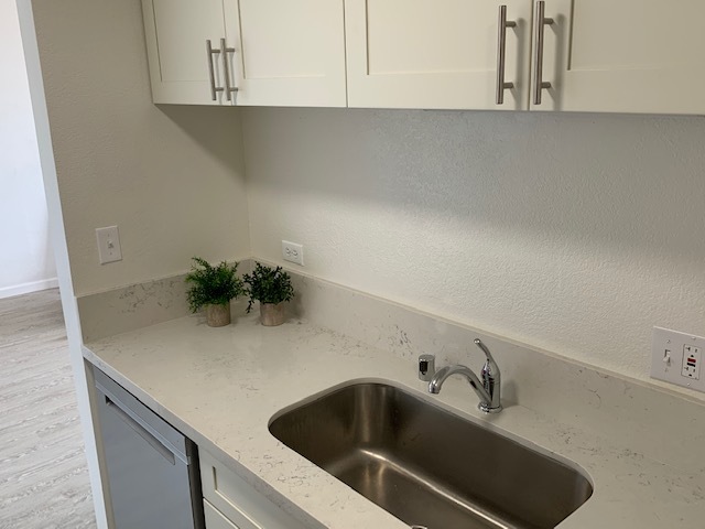 New Dishwasher & sink - 2100 Date St