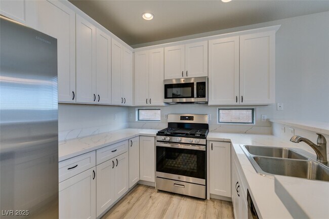 Building Photo - 778 Easter Lily Pl