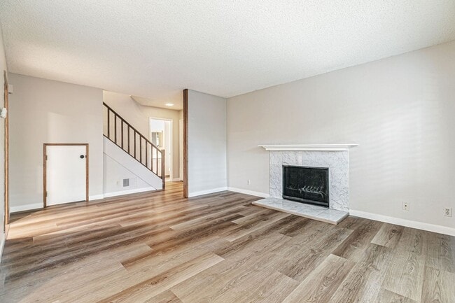 Building Photo - Gorgeous 3 bedroom home in the heart of Ca...
