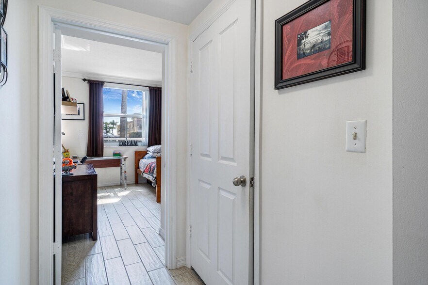 Building Photo - 9172 Collins Ave