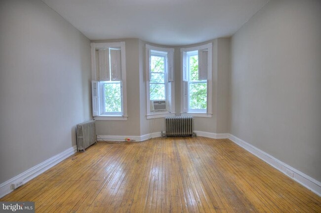 Building Photo - 3422 Chestnut Ave