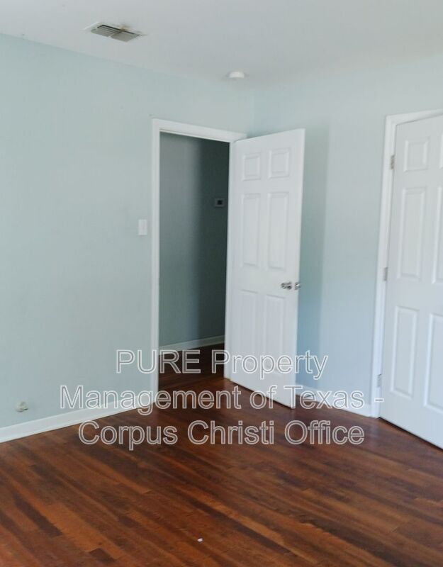 Building Photo - 1329 Oak Park Dr