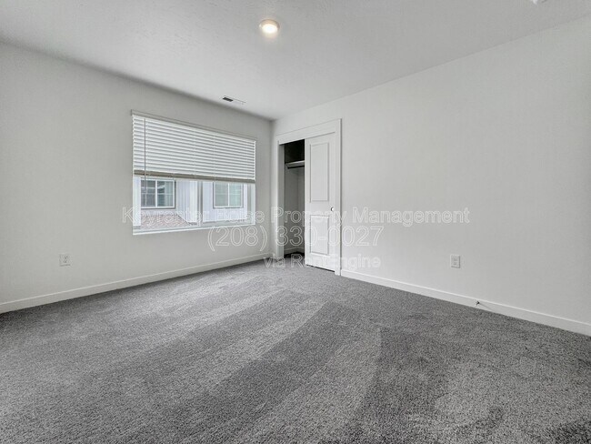 Building Photo - 4119 W Perspective St