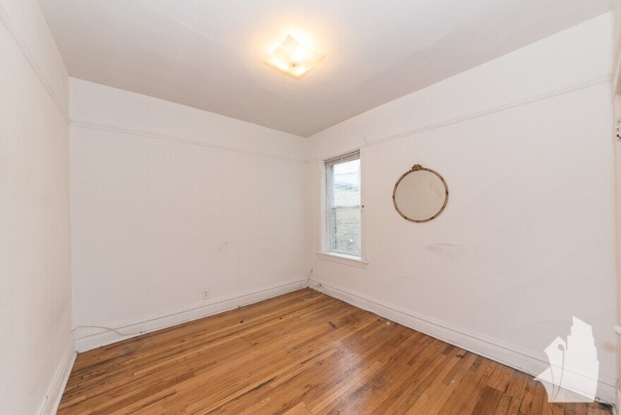 Building Photo - 3824 N Sheffield Ave