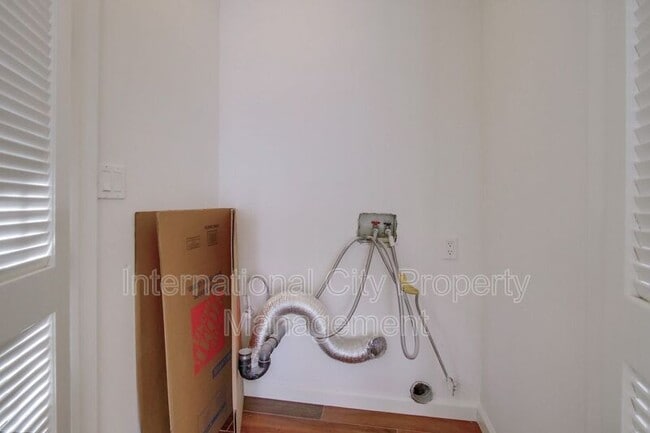 Building Photo - 387 Jasmine St