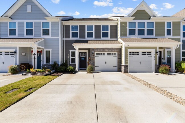 Building Photo - Modern Living in the Heart of Chesapeake.