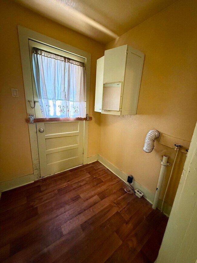 Building Photo - Single Family Home