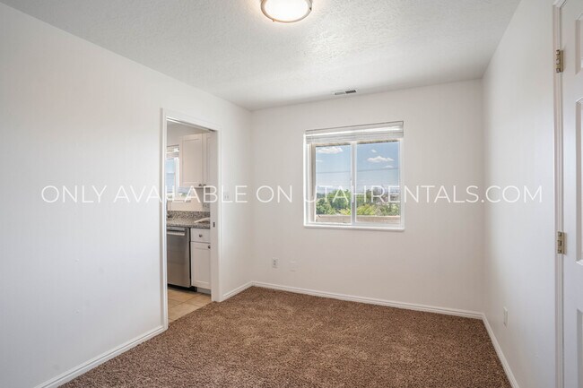 Building Photo - 2045 S State St