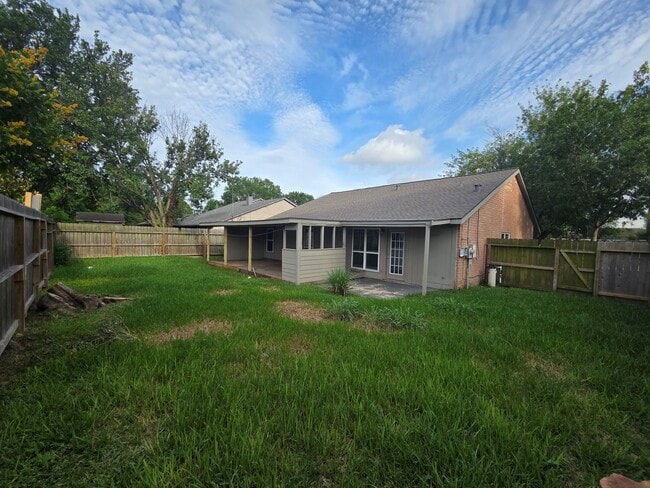 Building Photo - 5618 Stone Creek Dr