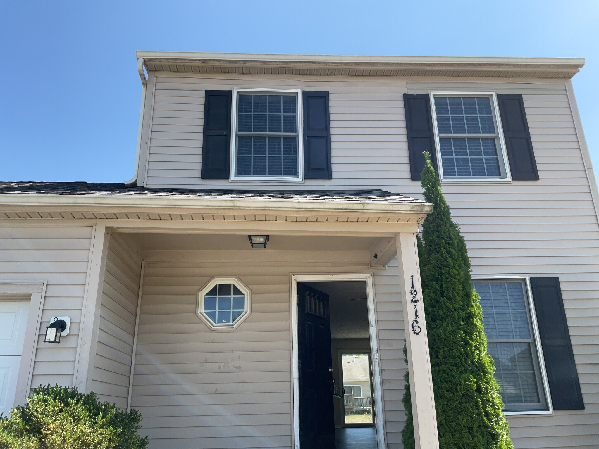 Building Photo - 1216 Walker Springs Dr