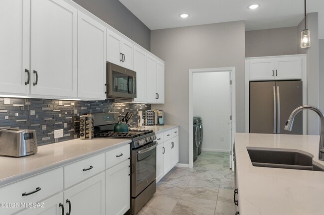 Building Photo - 39589 S Summerwood Dr
