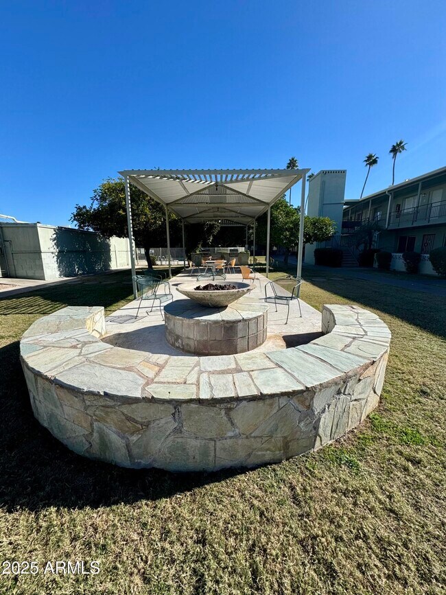 Building Photo - 1702 W Tuckey Ln