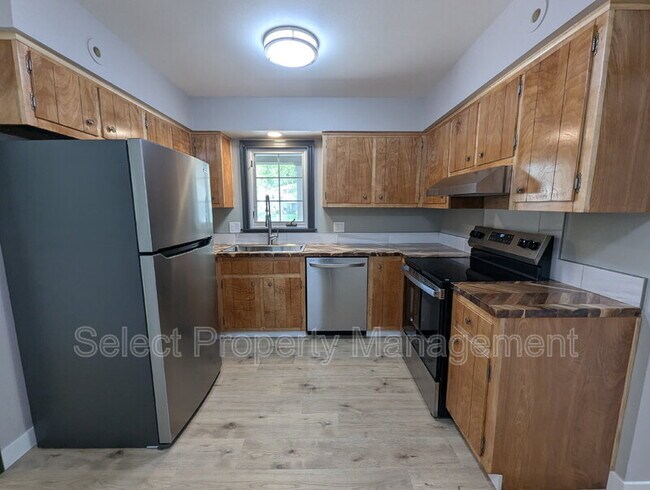 Building Photo - 3211 Jonquil Dr