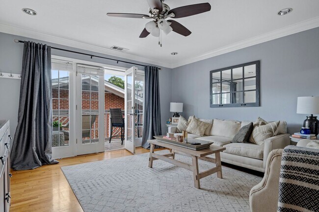 Building Photo - Beautiful 2bd/1ba Condo in VA Highlands w/ Balcony and Pool!!