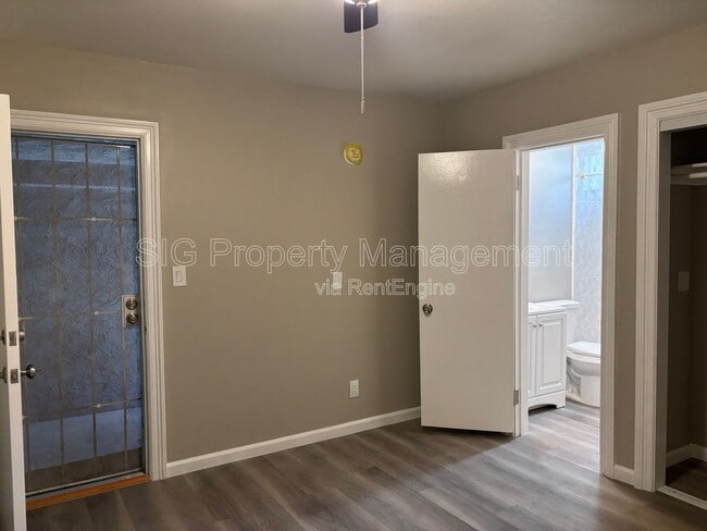 Building Photo - 10822 Hartsook St