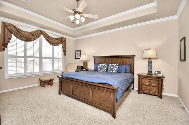 Building Photo - 8030 Crescent Knolls Dr