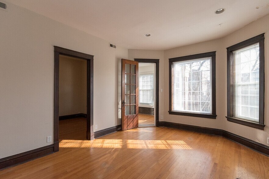 Building Photo - 1440 W Addison St