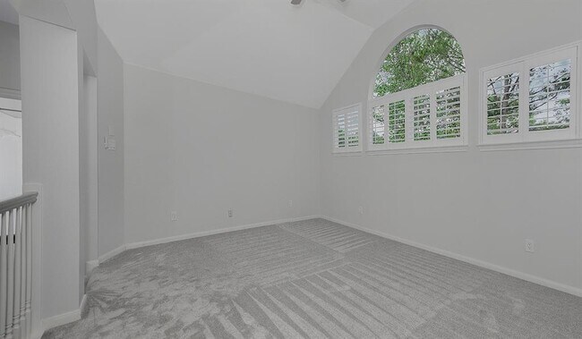 Building Photo - 14 Heaven Tree Pl