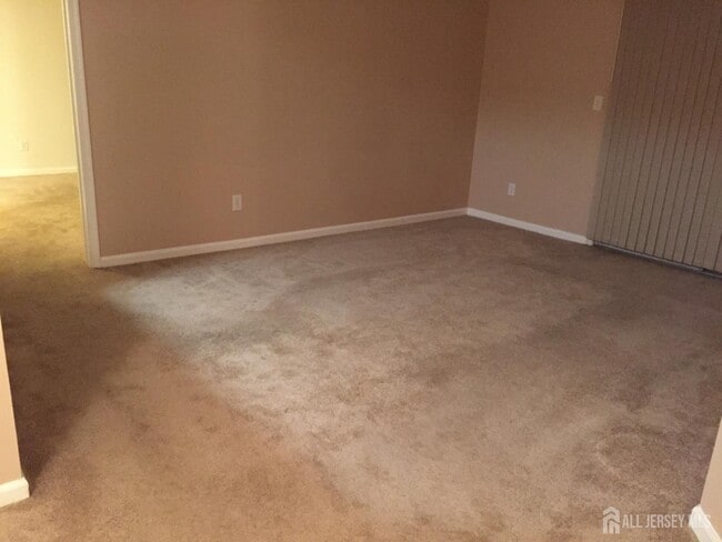 Building Photo - 223 Waterford Dr