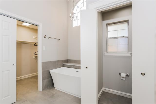 Building Photo - 2120 Steeplewood Dr