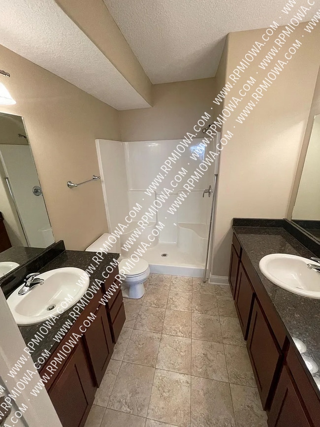 Building Photo - 14105 Airline Ave