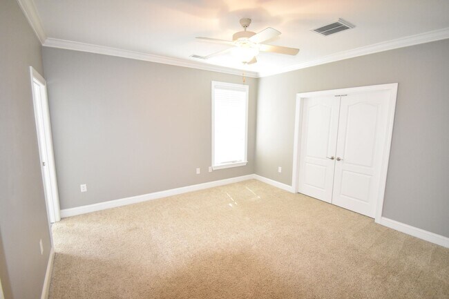 Building Photo - 3 Bedroom and 1.5 Bath Condo- Bradford Place at Buckhead